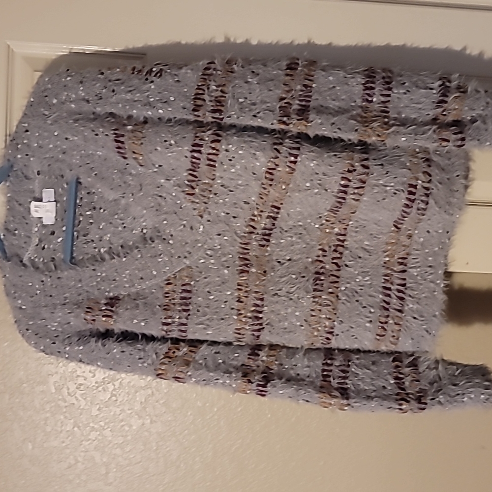 Gray sweater, vneck